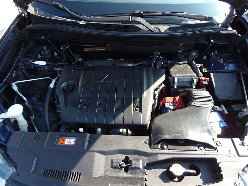 Mitsubishi Outlander (2013) 2.2 Di-D 4x4 AUTOMAT tažné - fotka 23 z 23