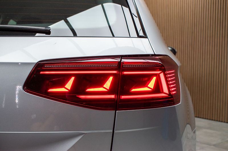 Volkswagen Passat 2.0 TDI ELEGANCE*ACC*ČR*1.MAJ - fotka 34 z 40