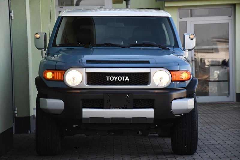 Toyota FJ Cruiser 4,0 VVT-i V6 AWD AT - fotka 8 z 50