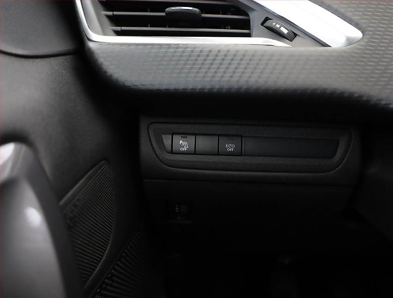 Peugeot 2008 (2019) 1.2 PureTech, ČR,1.maj - fotka 15 z 16