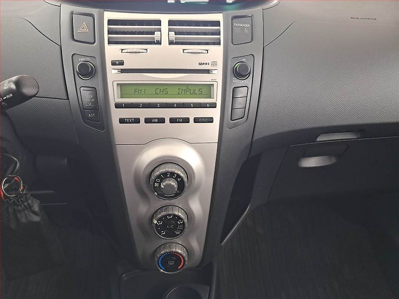 Toyota Yaris (2008) 1.3 - fotka 12 z 15