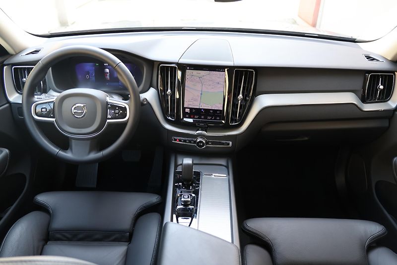 Volvo XC60 (2025) Plus, B5 AWD Mild hybrid - fotka 11 z 21