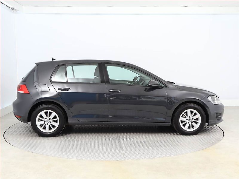 Volkswagen Golf (2016) 1.2 TSI, Tempomat - fotka 6 z 14