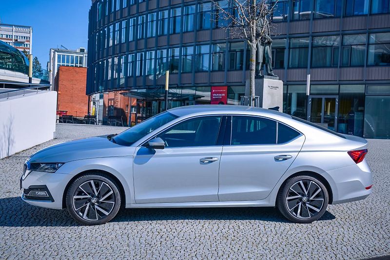 Škoda Octavia Style Plus Navigace 18 kola ČR - fotka 7 z 76