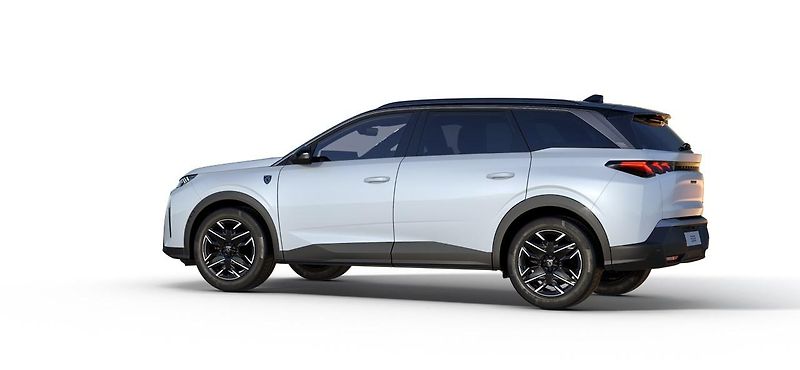 Peugeot 5008 (2026) GT Hybrid 145 e-DCS6 - fotka 3 z 10