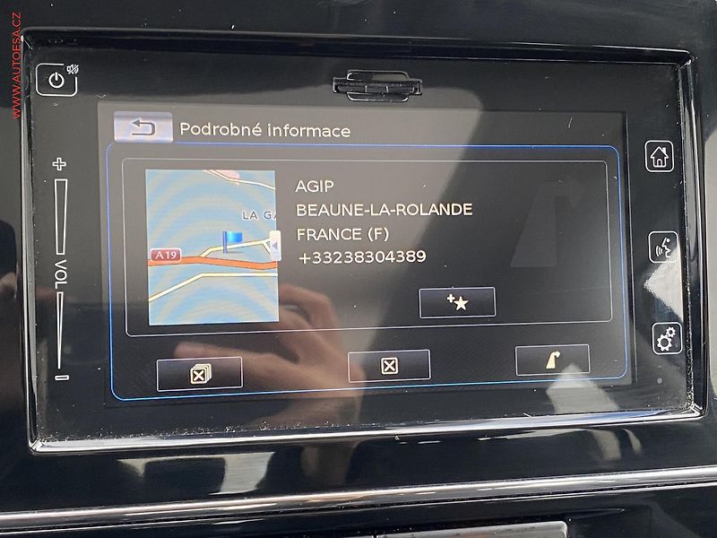 Suzuki Vitara (2019) 1.4B-Jet, Style, AT, panor - fotka 17 z 19