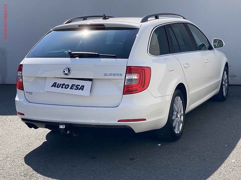 Škoda Superb (2015) 1.6 TDi, Ambition, TZ, panor - fotka 4 z 17