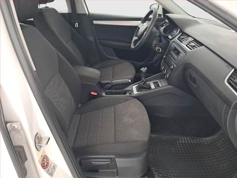 Škoda Octavia (2013) 1.2 TSI, po STK, v provozu - fotka 9 z 16