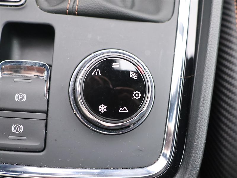 Cupra Ateca 2,0 TSI 221kW 4x4 DSG Panorama - fotka 23 z 32