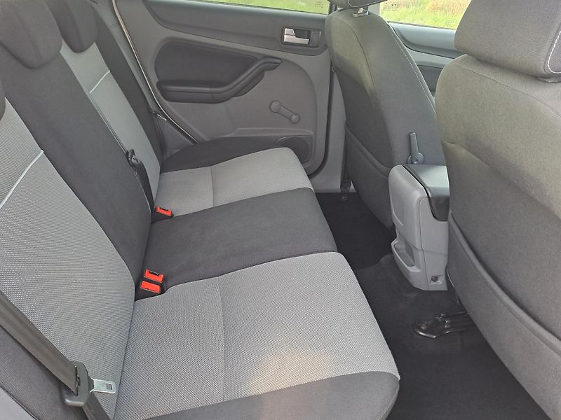 Ford Focus (2011) 1.6 TDCi, DOLOŽENÉ KM, PĚKNÝ  - fotka 17 z 30