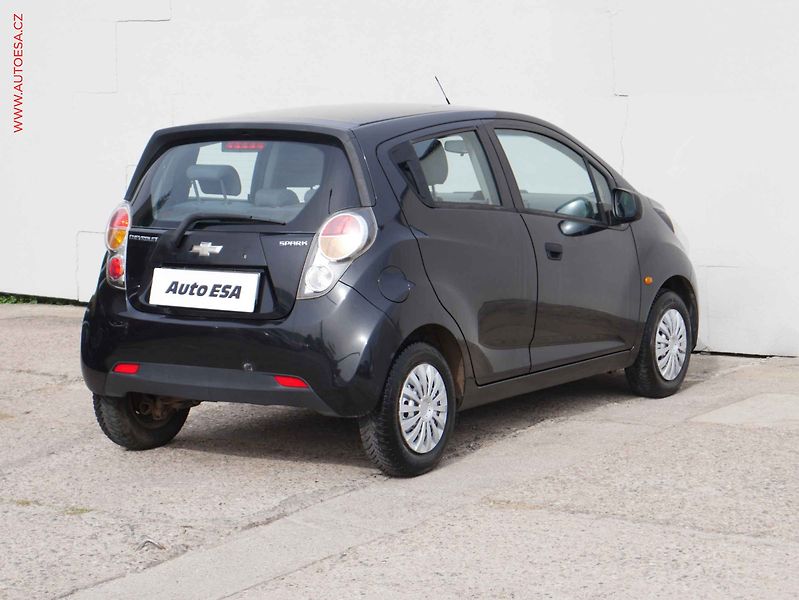 Chevrolet Spark (2011) 1.0i, AC - fotka 6 z 15