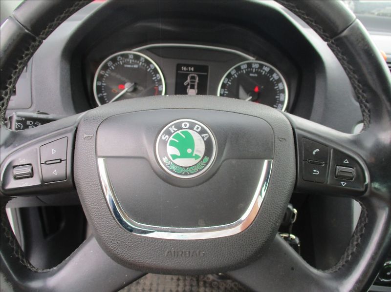 Škoda Octavia 1,6 TDI, aut. klima, servis - fotka 15 z 20