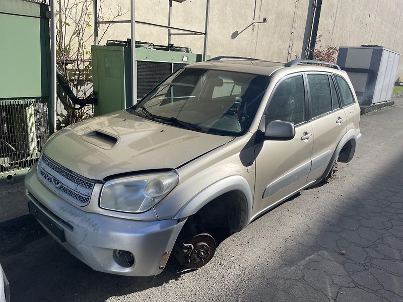 Toyota RAV4 (2002) 2.0 D4D 85Kw NÁHRADNÍ DÍLY - fotka 1 z 7