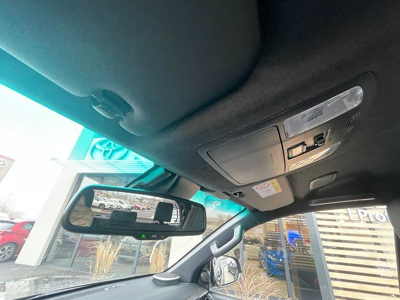 Toyota Hilux 2.8 D-4D automat Invincible - fotka 20 z 28