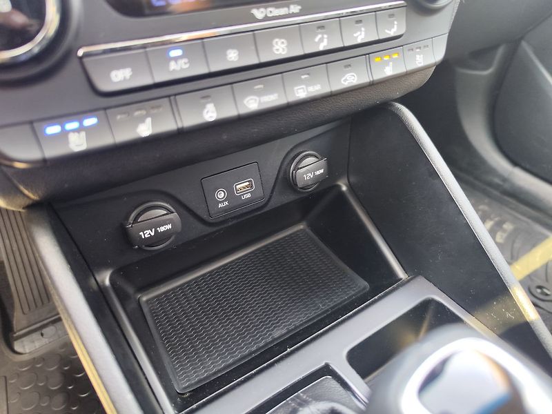 Hyundai Tucson 2.0 CRDi/136kW Premium AT 4x4 - fotka 25 z 37