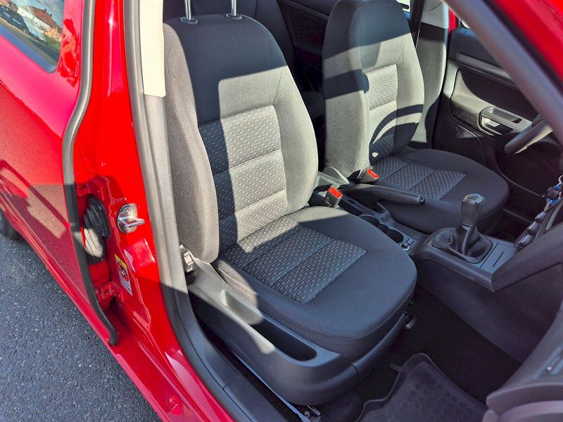 Škoda Octavia (2012) TOUR II. 1,6MPI 75KW 5°manuáln - fotka 24 z 27