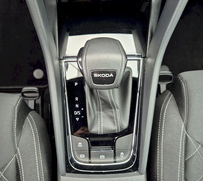 Škoda Karoq (2024) Sportline 1.5 TSI 110 kW 7°DSG - fotka 28 z 35