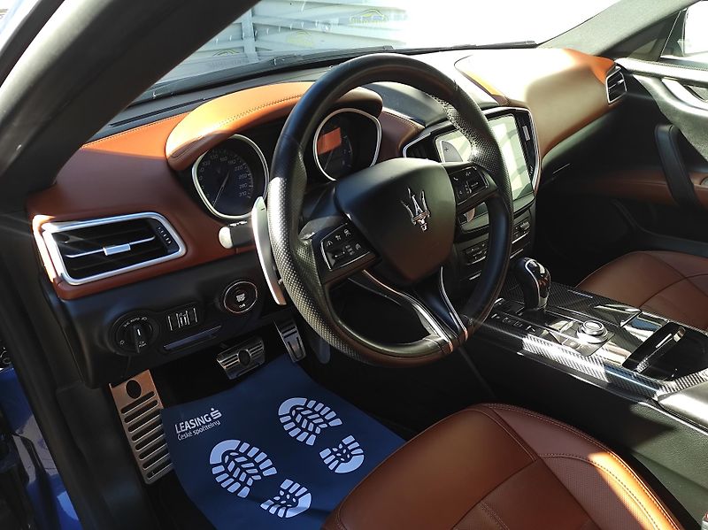 Maserati Ghibli 3.0 V6 316kW S Q4 LIFT, AT - fotka 16 z 48