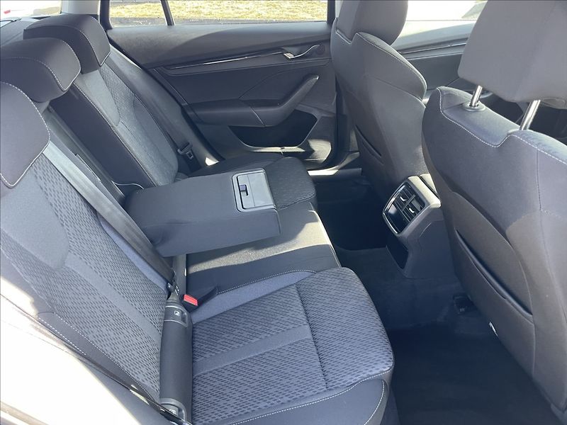 Škoda Octavia 2,0 TDi 110kw DSG Style Nehava - fotka 10 z 39