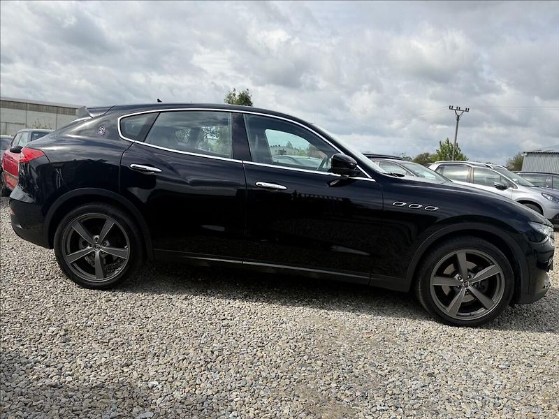 Maserati Levante 3,0 Q4 A/T 202kW - fotka 4 z 31