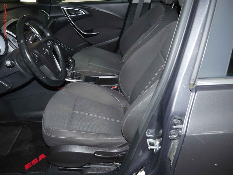 Opel Astra (2011) 2.0TDCi, AC, temp - fotka 9 z 19