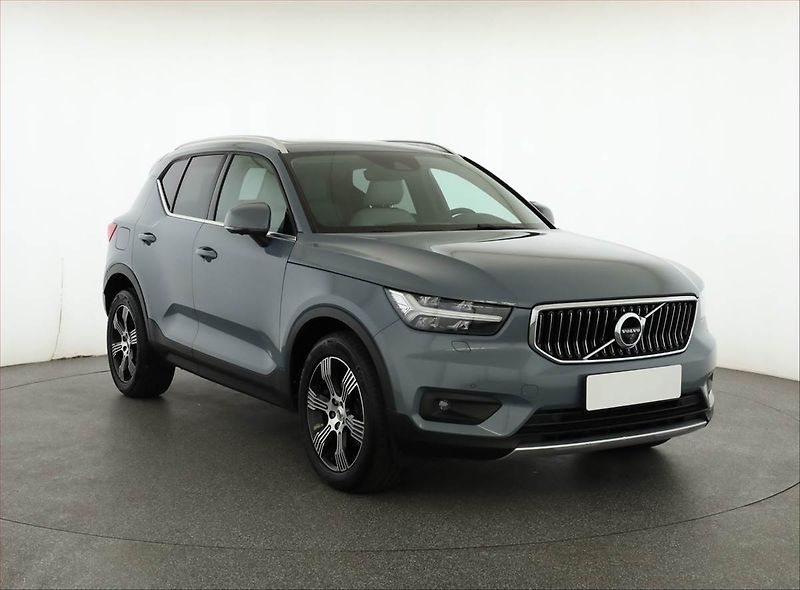 Volvo XC40 (2019) Inscription D3, Automat, Kůže - fotografie inzerátu