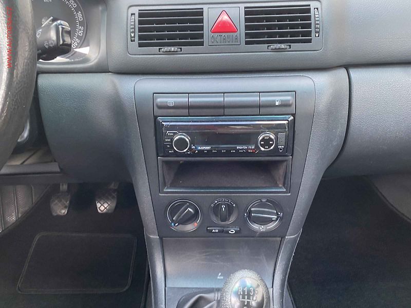 Škoda Octavia (2002) 1.6i, ČR, AC, TZ - fotka 12 z 12