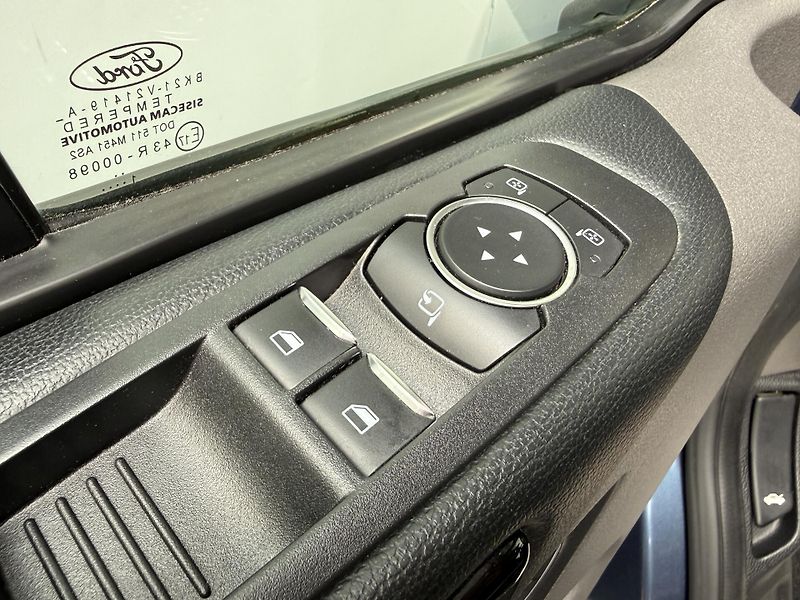 Ford Tourneo Custom 2.0 EcoBlue mHEV 96kW L2 Titan - fotka 9 z 11