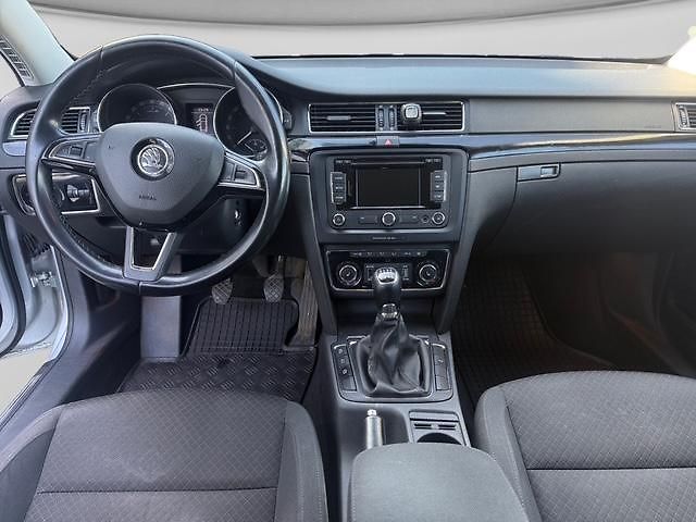 Škoda Superb (2014) Ambition plus2,0TDI 103kW Man6 - fotka 9 z 17