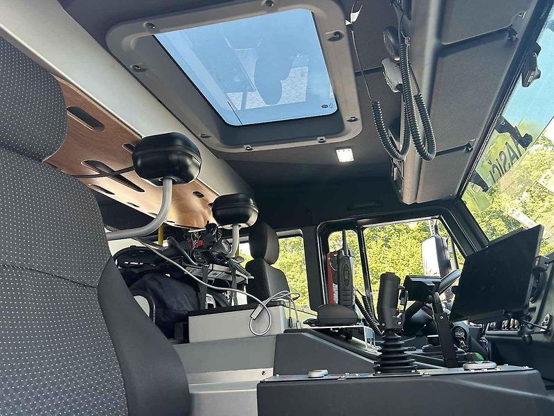 Dobrovolní hasiči ve Vysokém Mýtě získali profesionální techniku. V jejich garáži nově parkuje zásahový vůz Tatra Force.