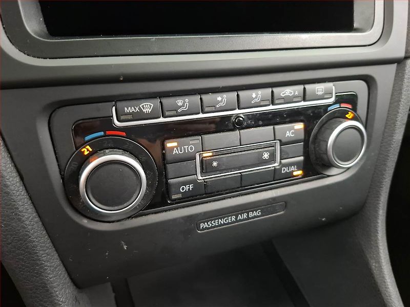 Volkswagen Golf (2011) 1.4 16V, rezervace - fotka 13 z 14