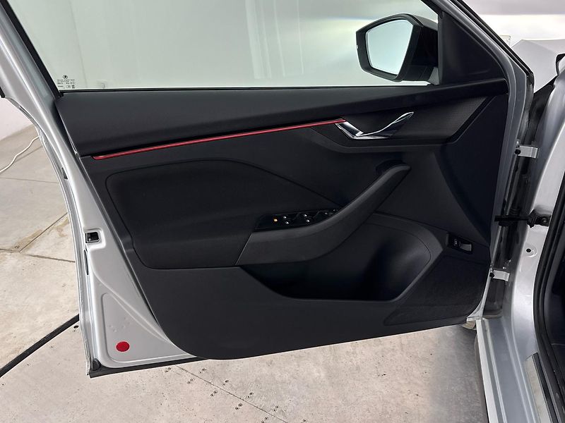 Škoda Kamiq Monte Carlo DSG - fotka 13 z 32