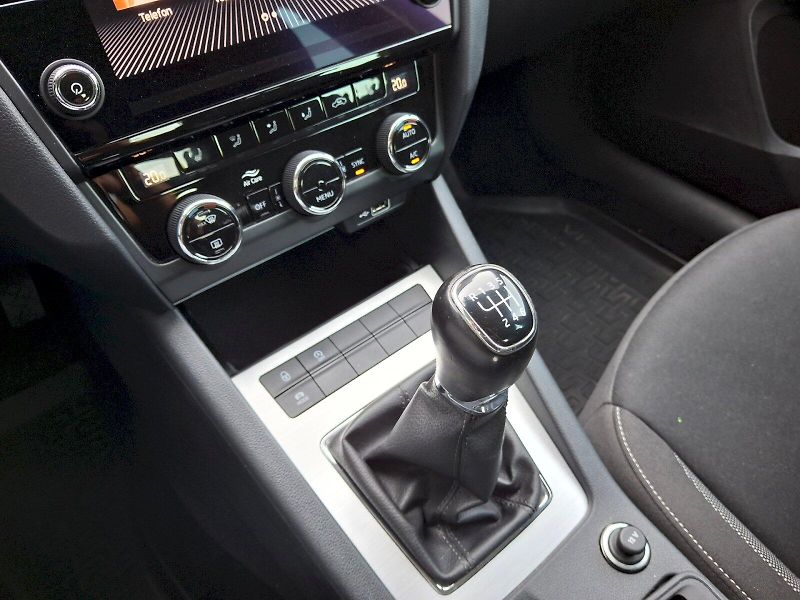 Škoda Octavia (2019) Ambition Plus Extra 1,5TSi 110 - fotka 26 z 35