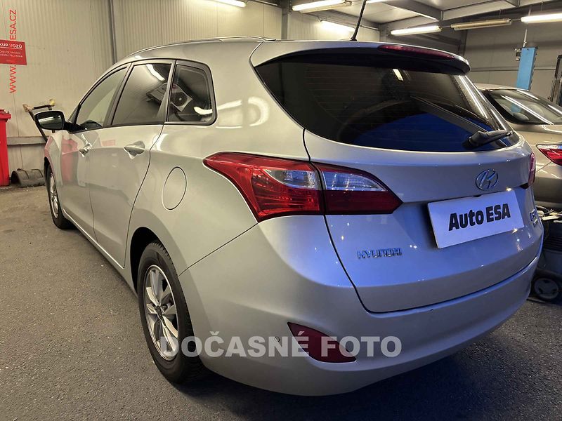 Hyundai i30 (2013) 1.6 CRDi, autoAC, temp - fotka 2 z 3