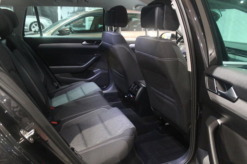 Volkswagen Passat (2023) 110kW, Tažné, Nezávislé topení - fotka 13 z 26