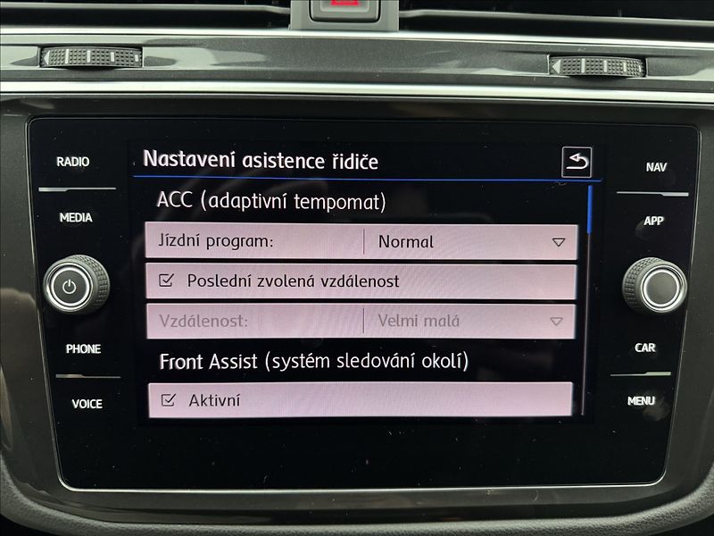 Volkswagen Tiguan 1,5 TSi DSG HUD KAMERA TAŽNÉ - fotka 20 z 50