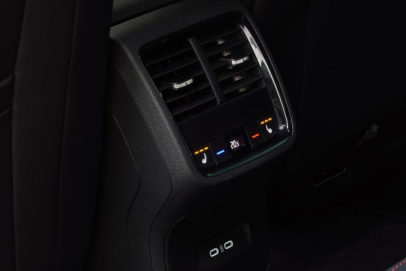 Škoda Octavia RS,2.0TSI,1.MAJ,ČR,NEZ.TOPENÍ - fotka 20 z 38