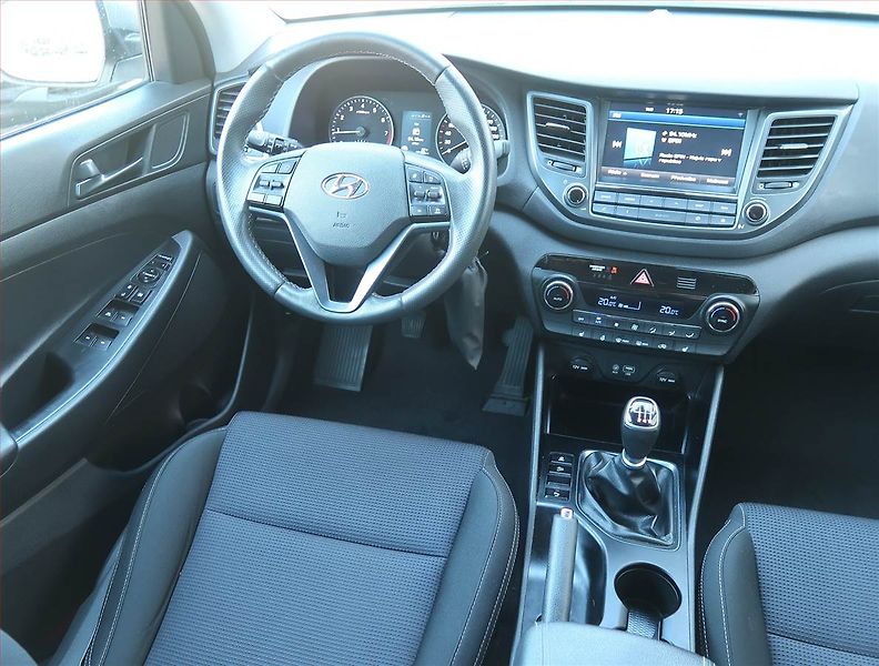 Honda HR-V (2017) Executive 1.5 i-VTEC - fotka 7 z 20