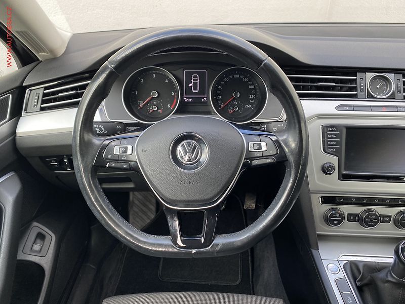 Volkswagen Passat (2015) 2.0 TDi, Comfortline, navi - fotka 11 z 18
