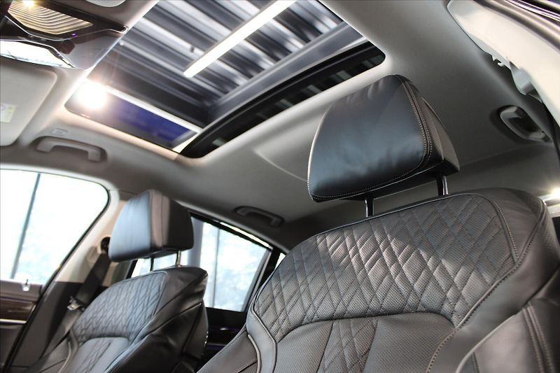 BMW Řada 7 740d xDrive Masáž/NezTop/360°/ - fotka 8 z 37