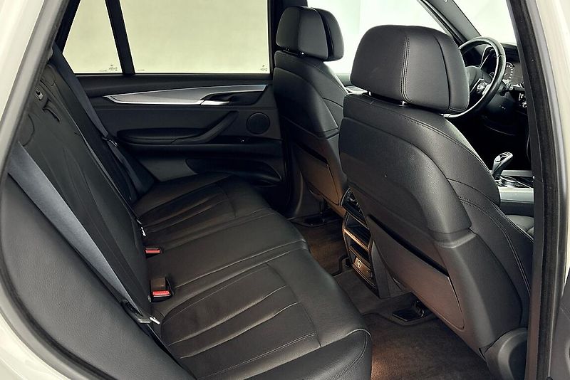 BMW X5 xDrive30d - fotka 13 z 26