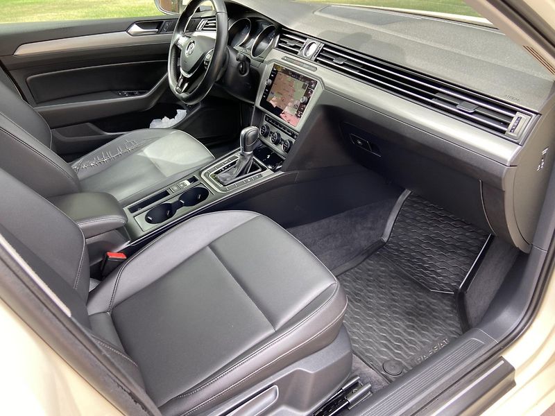 Volkswagen Passat (2017) 2.0Tdi 110kw DSG - fotka 22 z 38