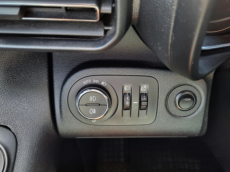 Opel Combo LIFE 1.5 CDTi 96kW L2 7-míst - fotka 20 z 45