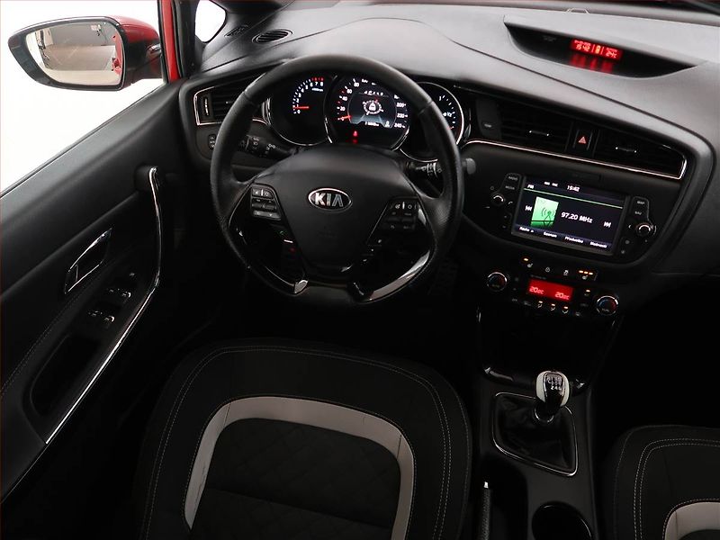 Kia Ceed (2016) GT Line 1.0 T-GDI, ČR,1.maj - fotka 7 z 22