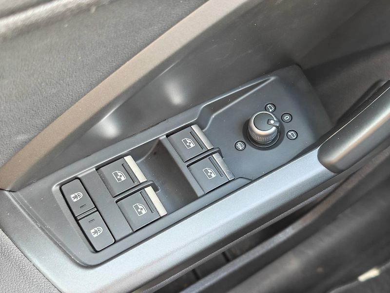 Audi Q3 35 S line STT 1,5TFSI CoD - fotka 20 z 24