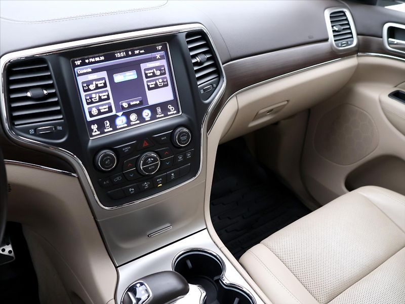 Jeep Grand Cherokee 3.0 CRDI 184kW Overland 4WD - fotka 24 z 40