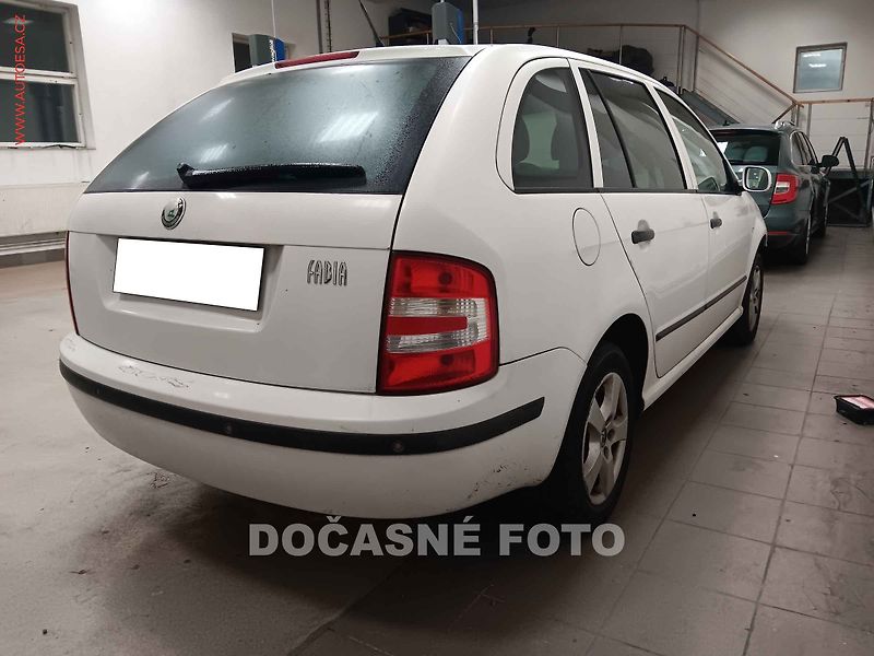 Škoda Fabia (2007) 1.4 TDi, ČR, AC, park.asist - fotka 2 z 3