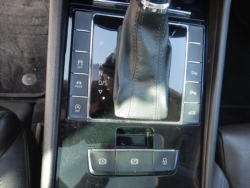 Škoda Superb 2.0 TDI, DSG, L&K, DIGIKLIMA - fotka 23 z 37