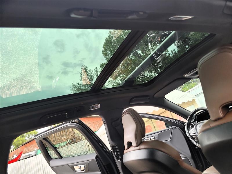 Volvo V60 2,0 T6 ,AWD,Inscription,kůže - fotka 29 z 50