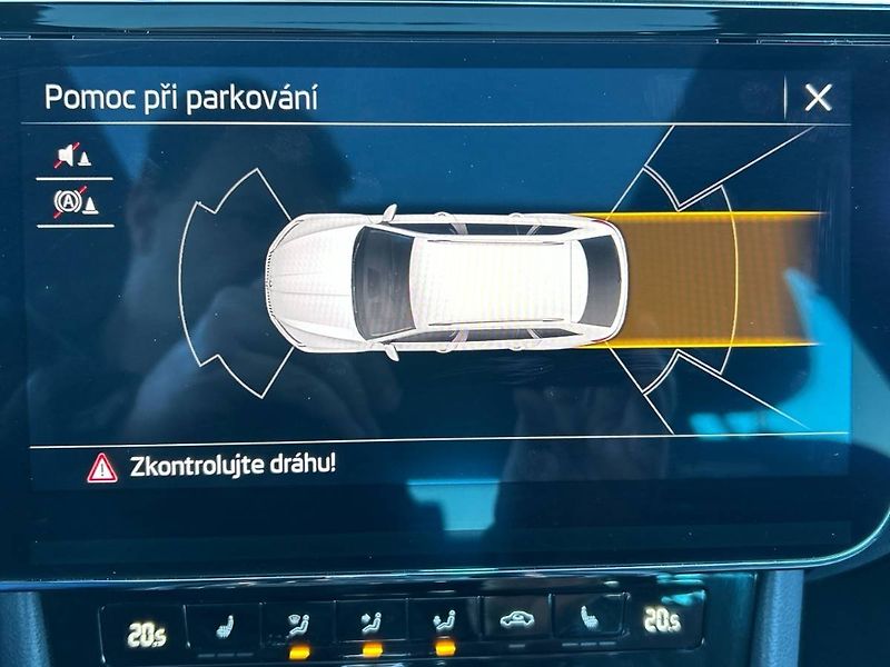 Škoda Superb (2021) kombi 2.0 TDI 7DSG 4x4 Laurin - fotka 32 z 35